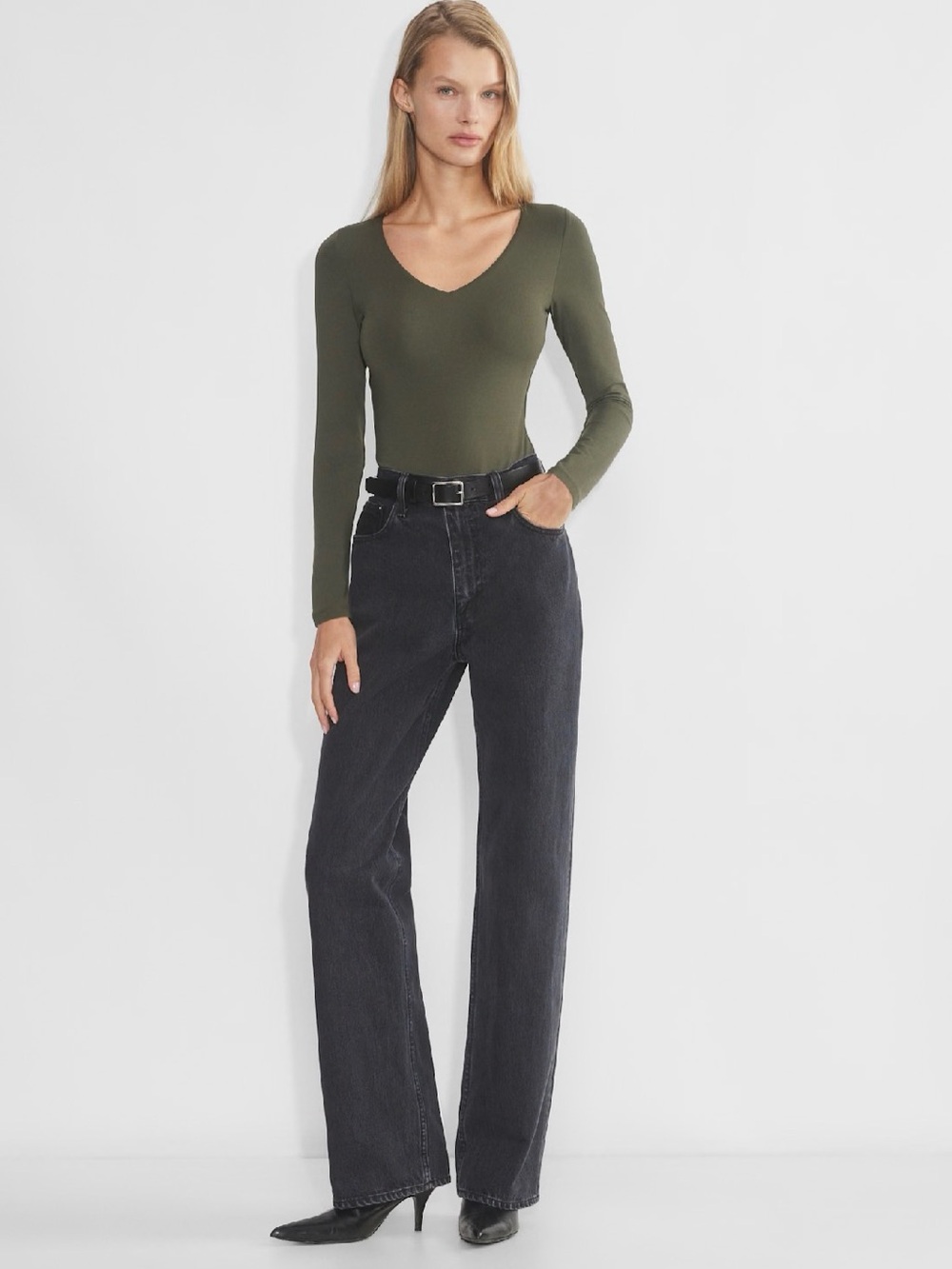 Aritzia Contour Fixture Long Sleeve V-Neck Bodysuit Dark Olive Size Large